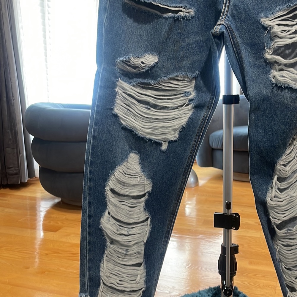 Distressed jeans - Picture 4 of 4